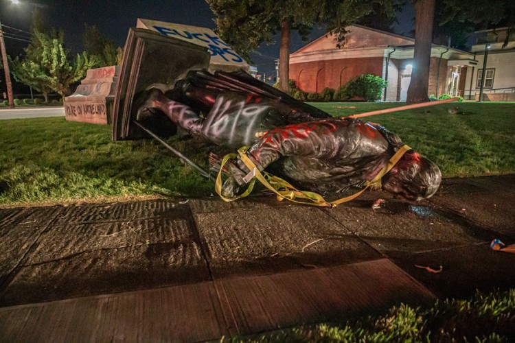 U Portlandu srušena statua Džordža Vašingtona