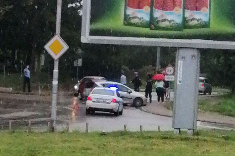 Sudar dva automobila u blizini Autobuske stanice u Banjaluci