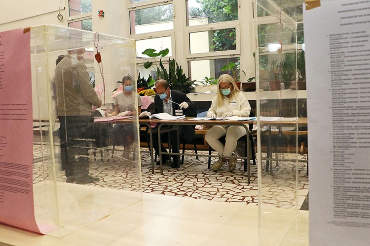 Zatvorena birališta u Srbiji