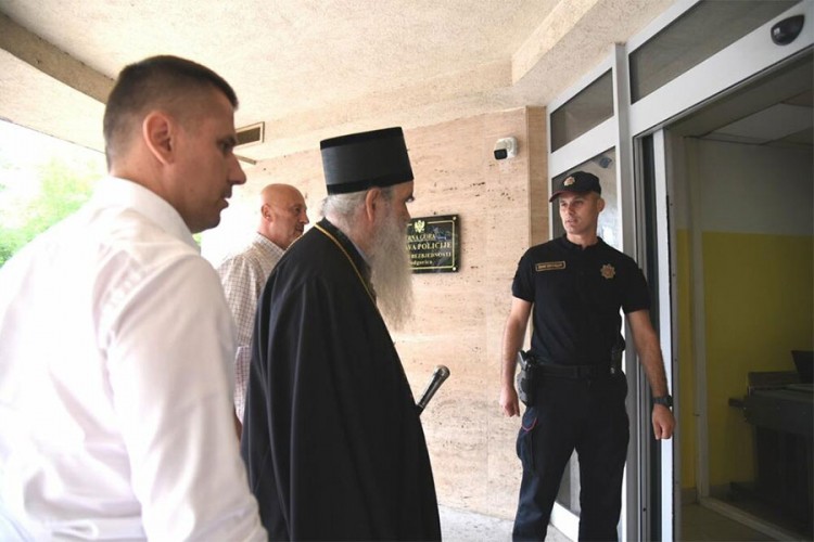 Mitropolit Amfilohije još u policiji