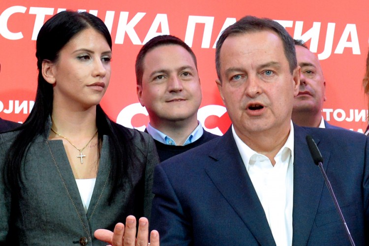 Ova ljepotica ulazi u NS Srbije: Ukrala pažnju na proslavi SPS-a