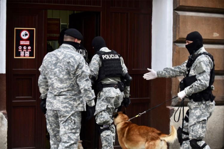 Specijalci pretresaju prostorije KPZ Sarajevo