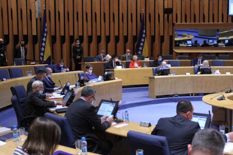 Bećirović pozvao Incka da proglasi zakon o zabrani negiranja genocida