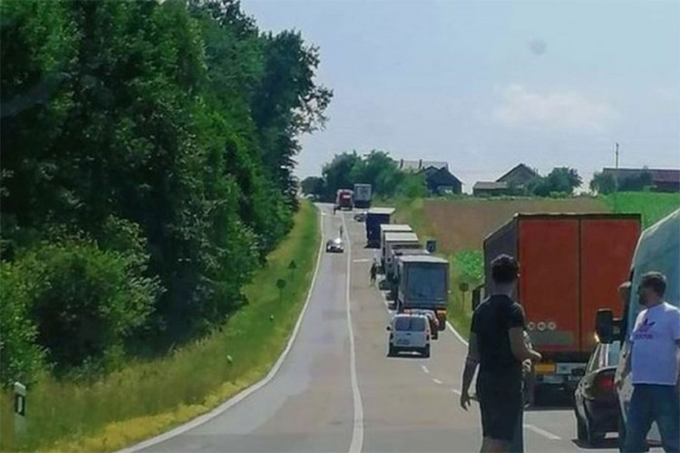 Dvoje mrtvih u sudaru sanineta i teretnjaka u Hrvatskoj