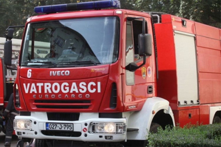 Gori industrijska hala u Rajlovcu