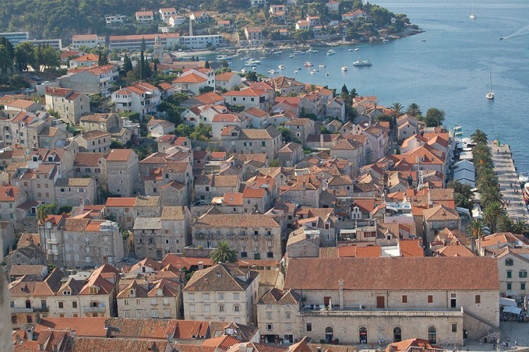 Hvar ne pamti gore, u gradu samo 66 turista
