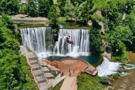 Nova turistička ponuda Jajca - 250 metara dug zip-lajn preko vodopada