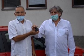 Radoš Bajić poklonio automobil ambulanti u selu Medveđa