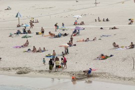Plaže u Španiji prenatrpane, vlasti ih zatvaraju
