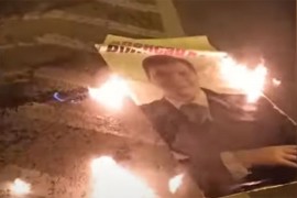 Spaljen plakat sa slikom Vučića