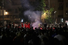Komešanje ispred Skupštine: Ispaljena dva topovska udara, nema većih ...