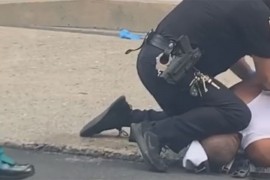 Policajac iz Pensilvanije kleknuo na vrat čovjeka