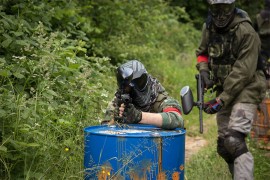 U uniformi i sa puškom za "paintball" krenuo u centar Banjaluke