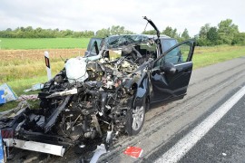 Automobil s petoro putnika udario u srpski kamion kod Okučana