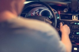 Pod dejstvom kokaina udario autom u stijenu