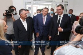 Vučić na Petrićevcu posjetio višenamjenski objekat u izgradnji