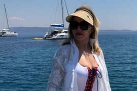 Neda Ukraden oduševila izgledom: "Stavila si u džep mlađe koleginice"