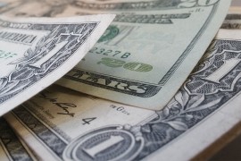 Dolar se oporavio, rast cijena zlata zaustavljen