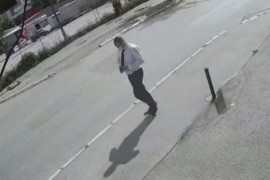 Predstavlja se kao inspektor i "kažnjava" vlasnike sarajevskih radnji