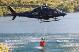 Vatrenu stihiju u Trebinju gasi i helikopter