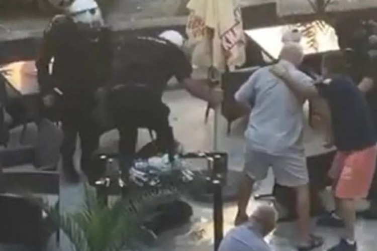 Britanskom profesoru kojeg je pretukla budvanska policija oštećeni bubrezi