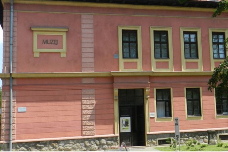 Za treće bijenale radova na papiru konkurisali autori iz 20 zemalja