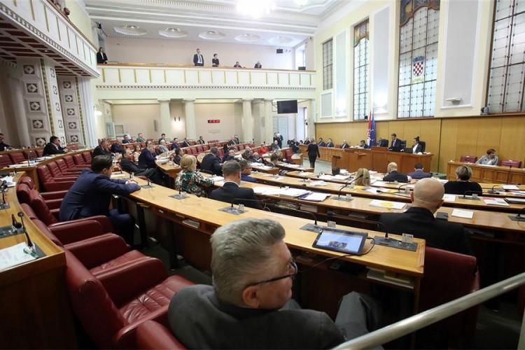 "Jutarnji": Izbori neizvjesni, novu vladu čeka mnogo obaveza