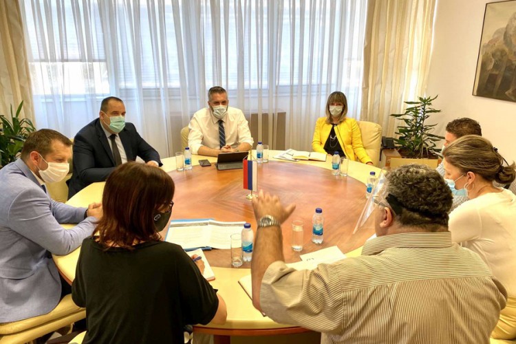 Rajčević: Neće biti smanjenja plata radnicima