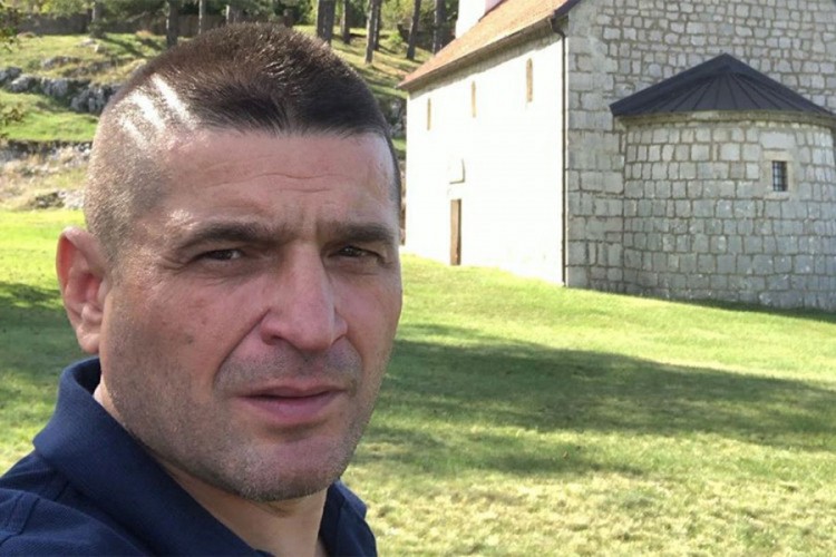 Baja Mali Knindža pokazao suprugu