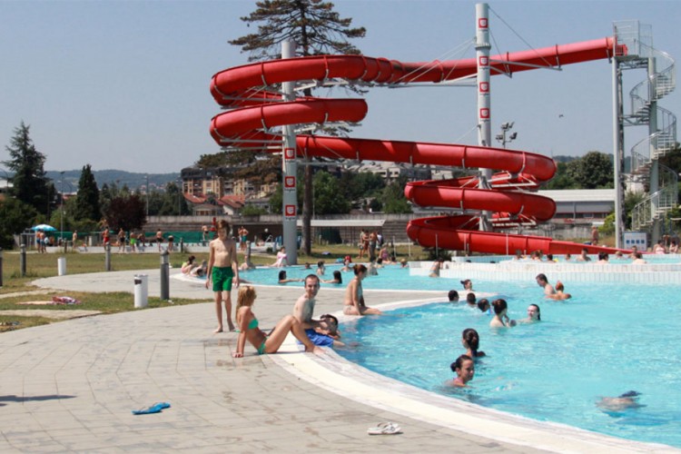 Korona i kiša potopile bazene