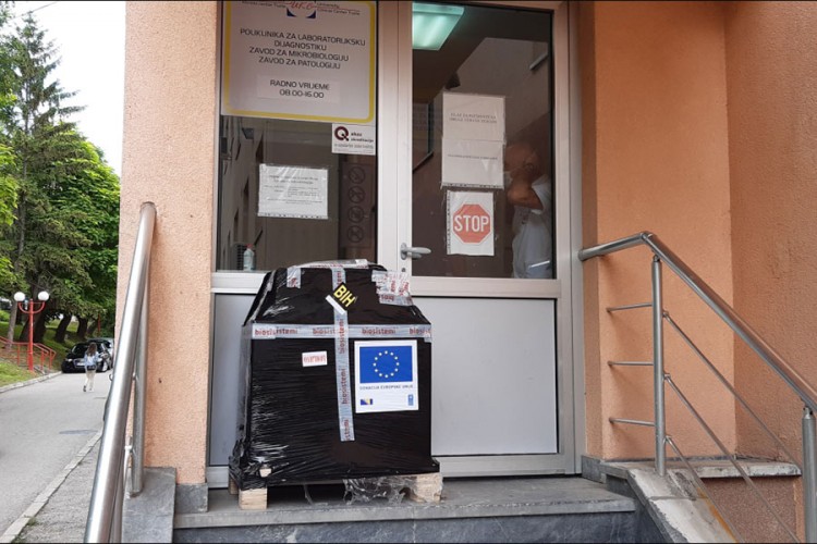 UKC Tuzla dobio novi PCR aparat za testiranje na koronu