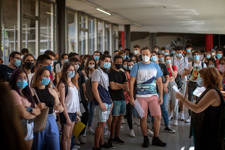 SZO putnicima: Nosite maske u avionu, kovid-19 se može pojaviti bilo gdje
