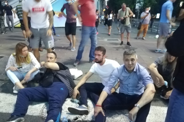 Povrijeđen Boško Obradović tokom demonstracija