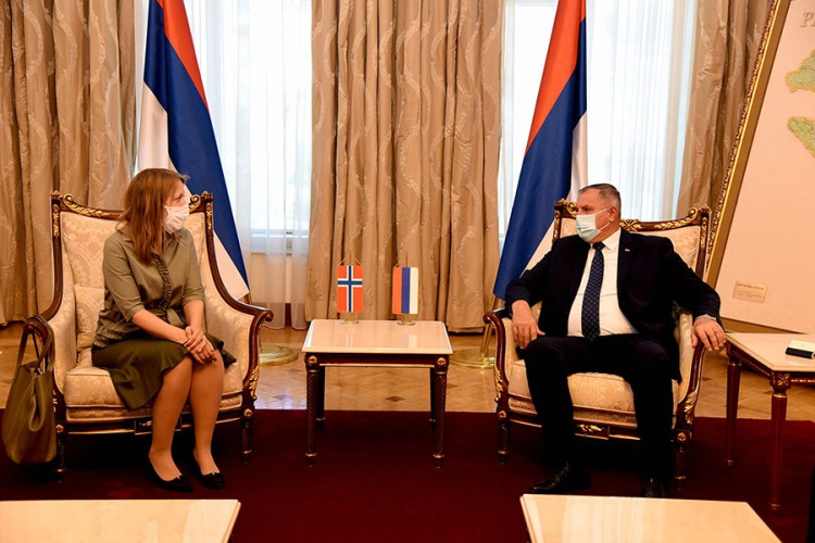 Višković s Andersonovom: Pravovremena reakcija Vlade da zaštiti građane