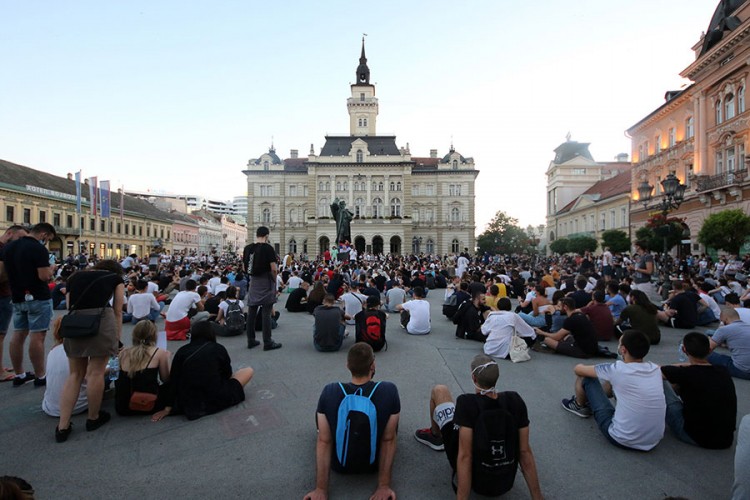 Miran protest u Novom Sadu
