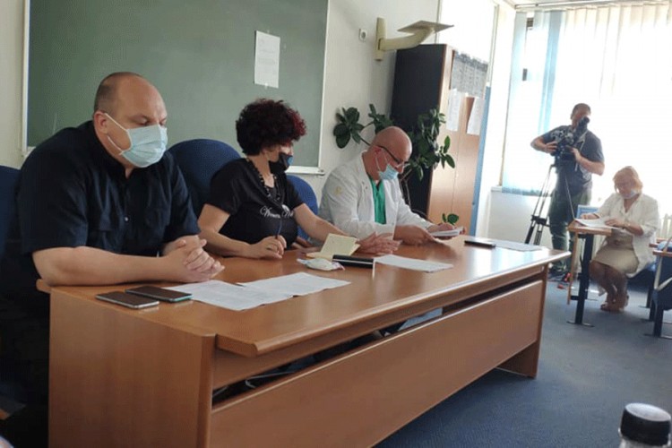 Opšta bolnica u Sanskom Mostu dovedena na ivicu egzistencije