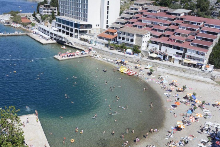 Osumnjičen da je provalio u apartman u Neumu i ukrao zlato i novac