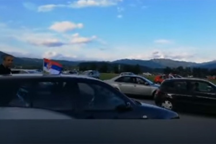 Zbog isticanja zastave Srbije u Beranama zaradili krivične prijave