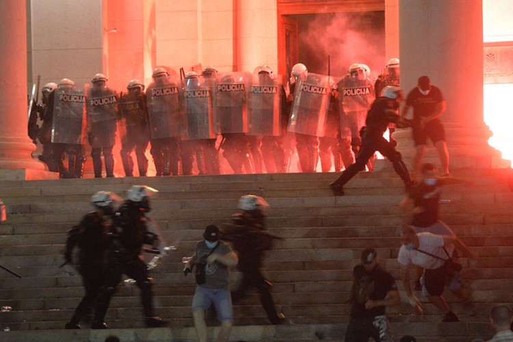 Na protestu uhapšen sin bivšeg srpskog ministra i Dačićevog saradnika?