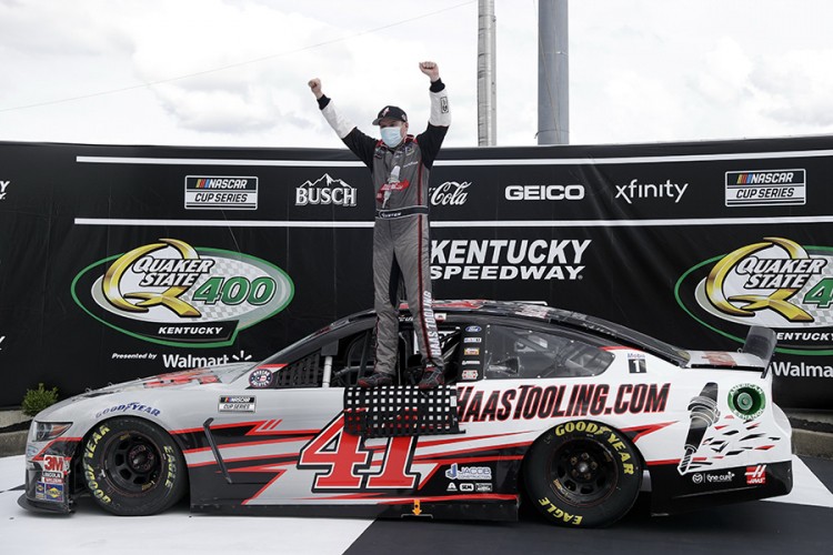 Debitant Kaster slavio u trci NASCAR Kup serije