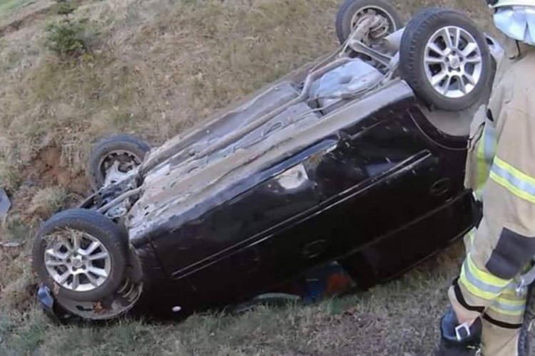 Fiat se isprevrtao više puta: Mladić poginuo u blizini kuće