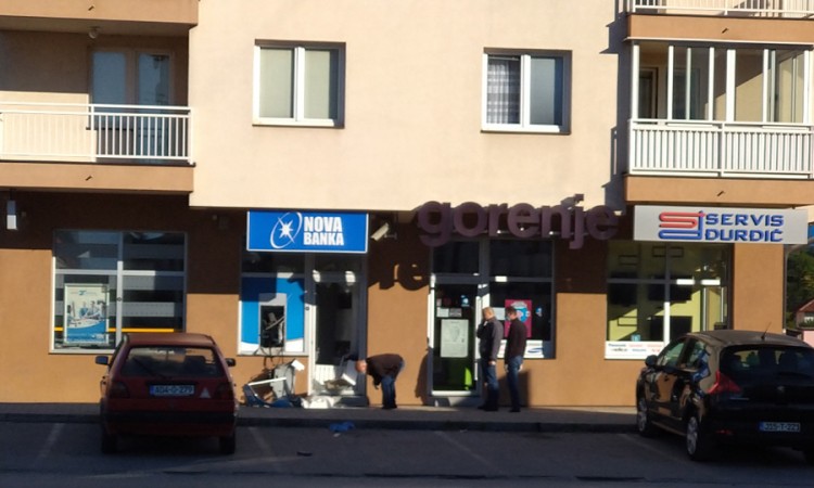 Raznijeli bankomat u Palama i odnijeli novac