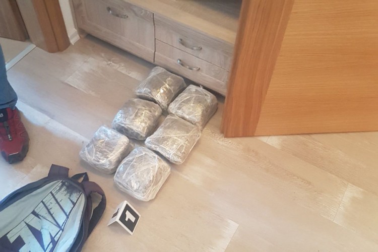 Trebinjci "pali" u banjalučkom motelu s četiri kilograma droge