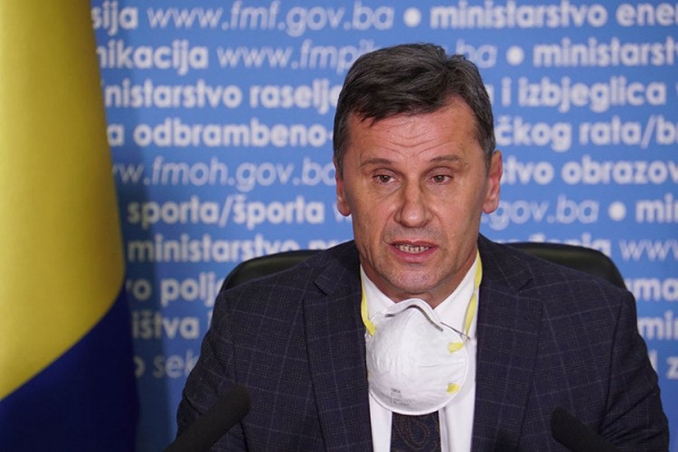 Novalić nema temperaturu, ne treba mu podrška kiseonikom