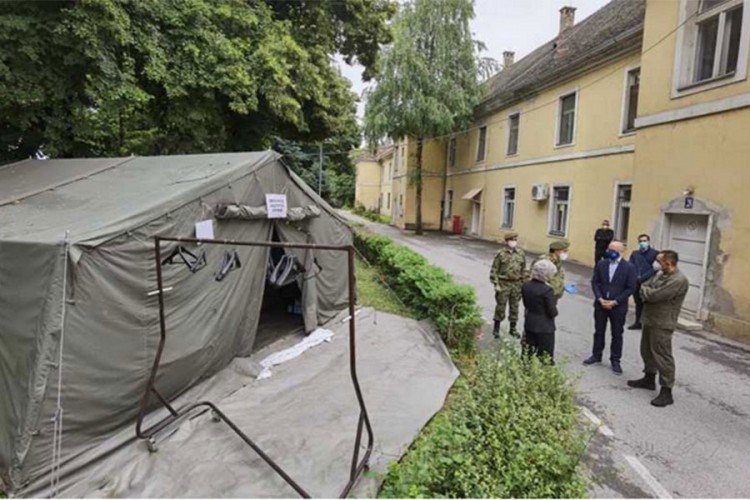 Vojna bolnica u Petrovaradinu primila 17 kovid pacijenata