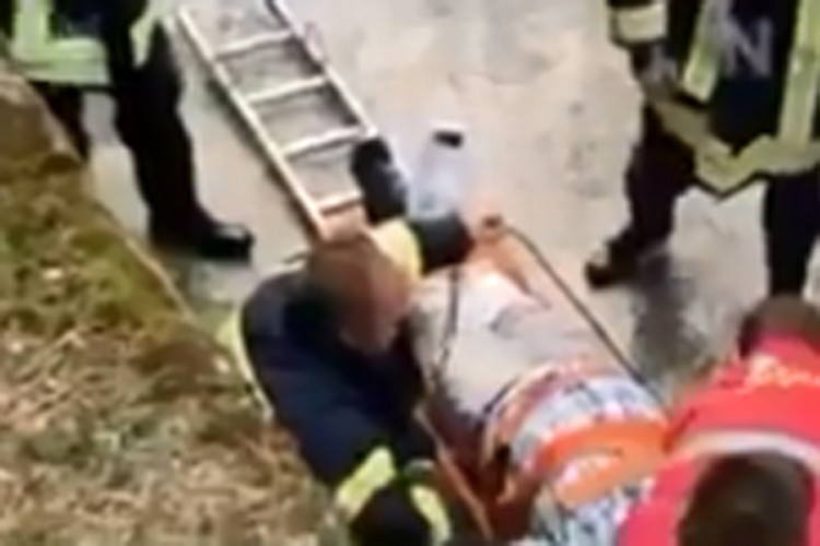 Drama u Zenici: Prelazio most i pao u rijeku, teško povrijeđen