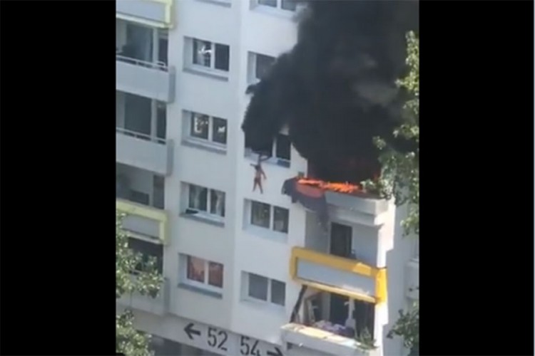 Dva dječaka skočila kroz prozor stana koji gori, uhvatili ih prolaznici