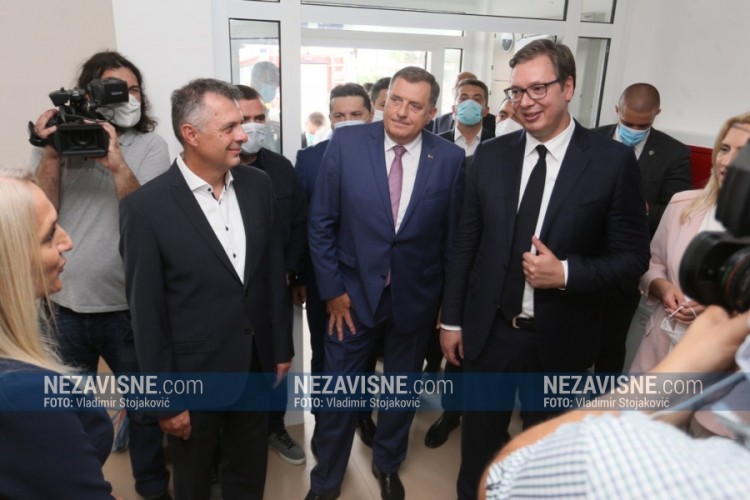 Vučić na Petrićevcu posjetio višenamjenski objekat u izgradnji