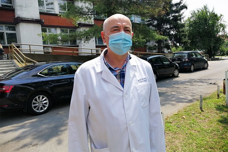 Preminula starija žena, tri novozaražene osobe u Brčkom