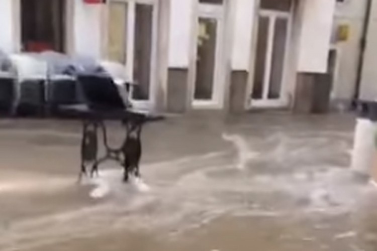 Silovito nevrijeme zahvatilo dijelove Hrvatske, poplavljene ulice